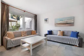 Appartement de vacances entièrement équipé avec internet haut débit, jardin et terrasse | Vue jardin | À côté de la plage | Avec animaux admis - Image 4