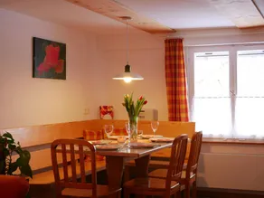 Ferienwohnung 'Rose' mit Gemeinschaftsgarten, Balkon und Wi-Fi - Image 2