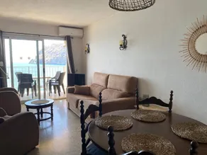 Apartment with terrace - Image 2
