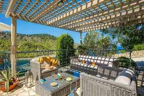 Agréable villa avec terrasse, barbecue et piscine - Image 2