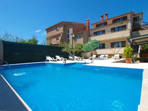 Lovely holiday home with barbecue & private pool - Image 2