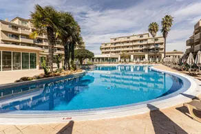 Luxury Apartment POOL EV charging available - Image 2