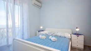Apartment with barbecue & garden | Sea view - Image 2