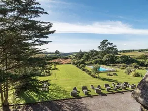 Cottage with pool & garden | Beach view - Image 5