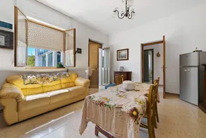 House with garden - Image 2