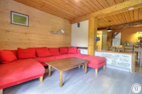 Familienorientierte weiträumige Ferienunterkunft mit beheiztem Pool, Terrasse und Garten - Image 3