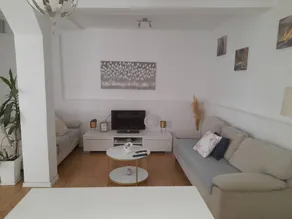 Family-oriented holiday home with garden - Image 3