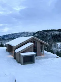 Kinderfreundliches weiträumiges Ferienhaus mit Grill und Terrasse - Image 3
