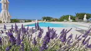 Spacious apartment in villa with pool overlooking the rolling hills - Image 5