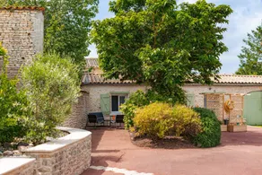 Child-friendly cottage with pool & terrace - Image 2