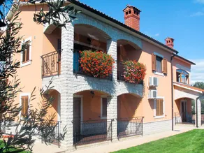 Apartment with terrace, pool & garden - Image 3