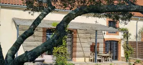 Wine estate loft among vineyards in Gers - Image 3