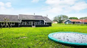Holiday home with sauna, pool & hot tub - Image 2