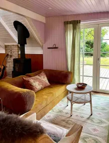 Colorful summerhouse close to the sea - Image 3