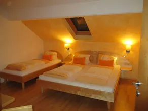 Family-oriented big flat with pool, barbecue & garden | Mountain view - Image 2