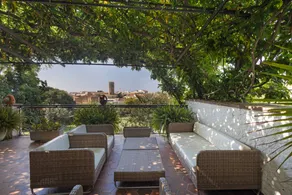Family-oriented villa with BBQ, terrace & garden | City view | Good for workation | Pets allowed - Image 4