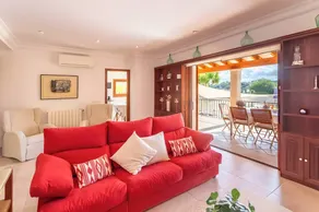 Fully equipped ample villa with jacuzzi, terrace & private pool | Garden view | Perfect for remote work - Image 5