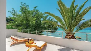 Villa with barbeque, terrace & garden - Image 2
