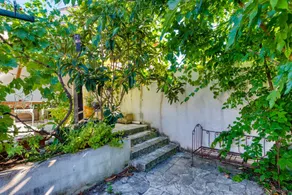 Guest Room with Shared Terrace, Garden, and Wi-Fi - Image 3