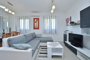 Apartamento vacacional con terraza, jardín y barbacoa - Image 2