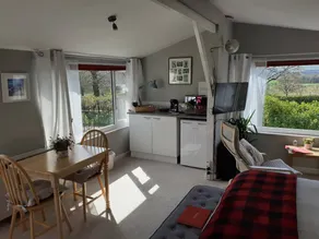 Cottage with garden - Image 2