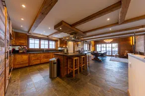 Ample chalet with pool, terrace & garden - Image 5
