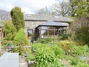 Cottage with garden - Image 2