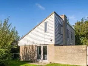 Family-oriented charming bungalow with terrace & garden - Image 5