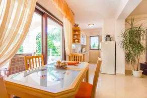 Apartment with barbecue & terrace | Pet-friendly - Image 3