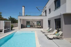 Detached Villa, Garden With Private Pool, Covered Terrace, Bbq, Table Tennis - Image 4