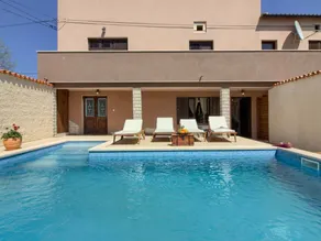 Holiday home with terrace, barbeque & garden - Image 4