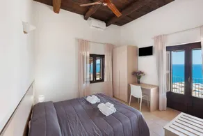 Private room with pool, terrace & garden | Sea view | Close to the beach | Dogs allowed - Image 3