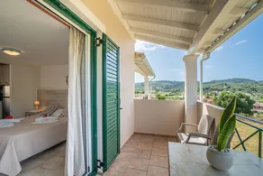Studio with garden, fast internet & pool | Sea view - Image 2