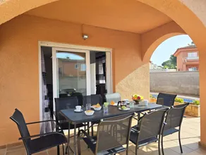 Voll ausgestattete schöne Villa mit Terrasse, Grill und Garten | Nah am Strand | Haustiere erlaubt - Image 2