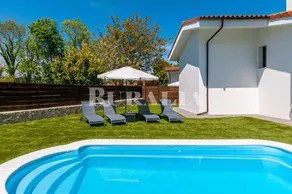 Ample holiday home with private pool, garden & barbecue | Mountain view - Image 3