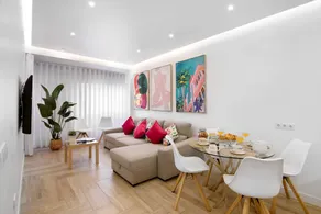 Agréable appartement de vacances avec terrasse et internet haut débit | Vue ville - Image 2