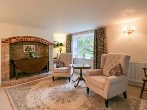 Child-friendly beautiful cottage with garden - Image 2