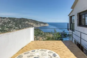 Fully equipped nice holiday home with fast internet, garden & terrace | Sea view | Perfect for remote work - Image 2