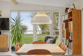 Holiday home with barbeque & garden | Lake view - Image 5