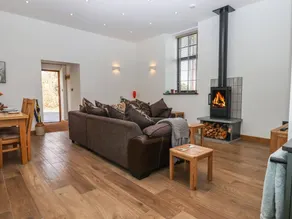 Family-friendly cottage with BBQ & garden | Beach view - Image 5