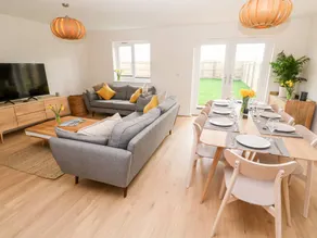 Cottage with garden | Beach view - Image 3