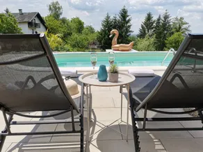 Geräumiges Ferienhaus mit Grill, beheiztem Pool und Terrasse | Haustiere erlaubt - Image 3