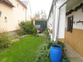Habitación en casa de familia con piscina, terraza y jardín - Image 3