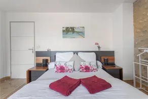 Bed and breakfast with terrace & heated pool - Image 4