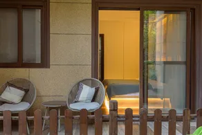 Heinemann Hotel Innenhof oder Terrasse King Zimmer B106 – mit einem Whirlpool und einem lokalen - Image 5