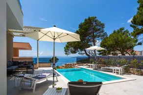 Villa with terrace, barbecue & hot tub | Water view - Image 2