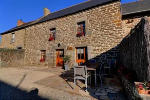 Gite with terrace, barbecue & garden - Image 2
