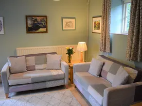 Cottage with garden - Image 4