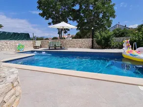 Appartement entièrement équipé avec piscine privée, terrasse et barbecue - Image 2