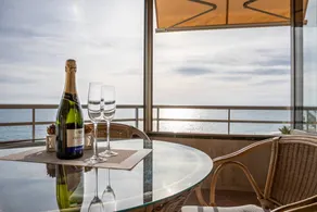 Voll ausgestattete Ferienwohnung mit Terrasse | Meerblick | Nah am Strand | Ideal für Homeoffice - Image 2